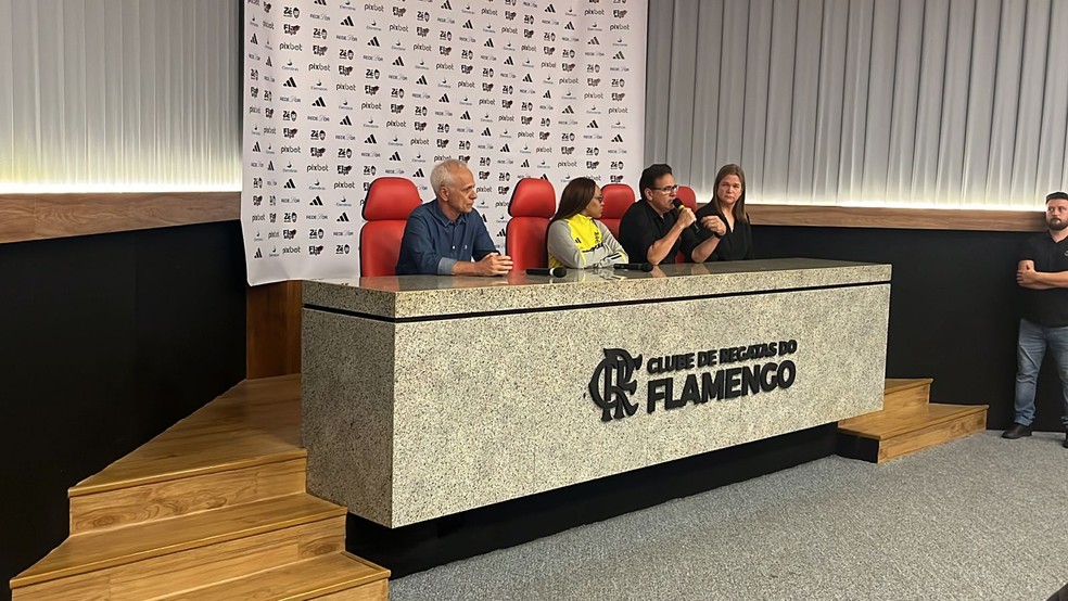 Rebeca Andrade durante coletiva de imprensa para anúncio da renovação de contrato