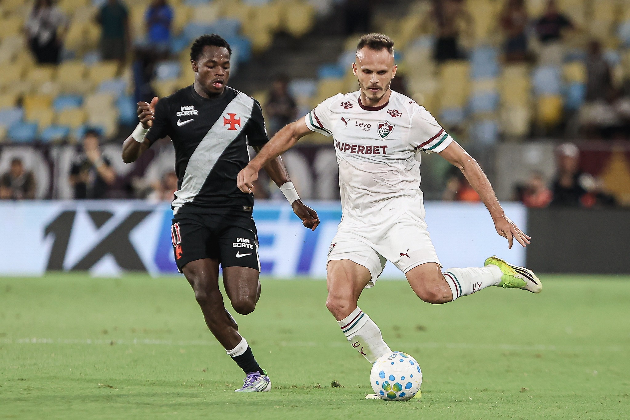 Fluminense renova contrato do lateral Renê até 2027 com valorização salarial