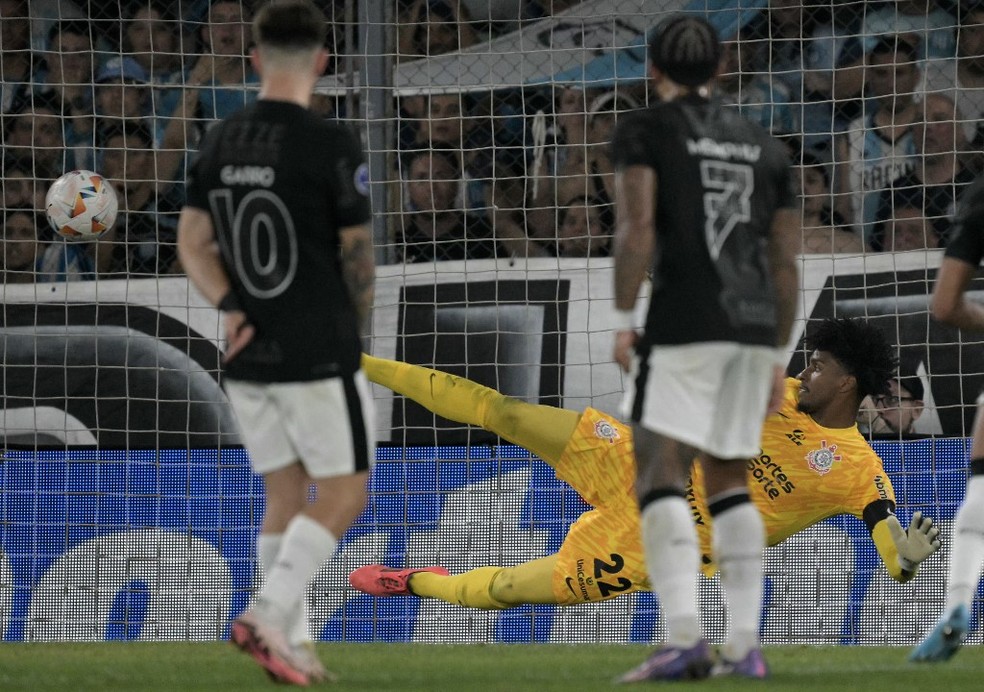 Racing x Corinthians gol — Foto: JUAN MABROMATA / AFP