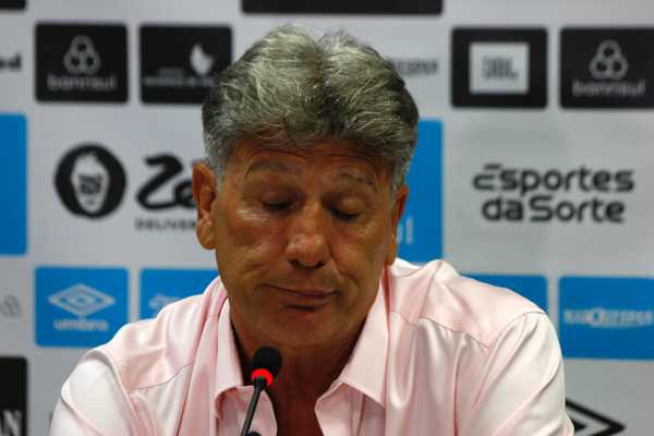 Indícios de contestação a Renato aumentam pressão para diretoria definir futuro no Grêmio