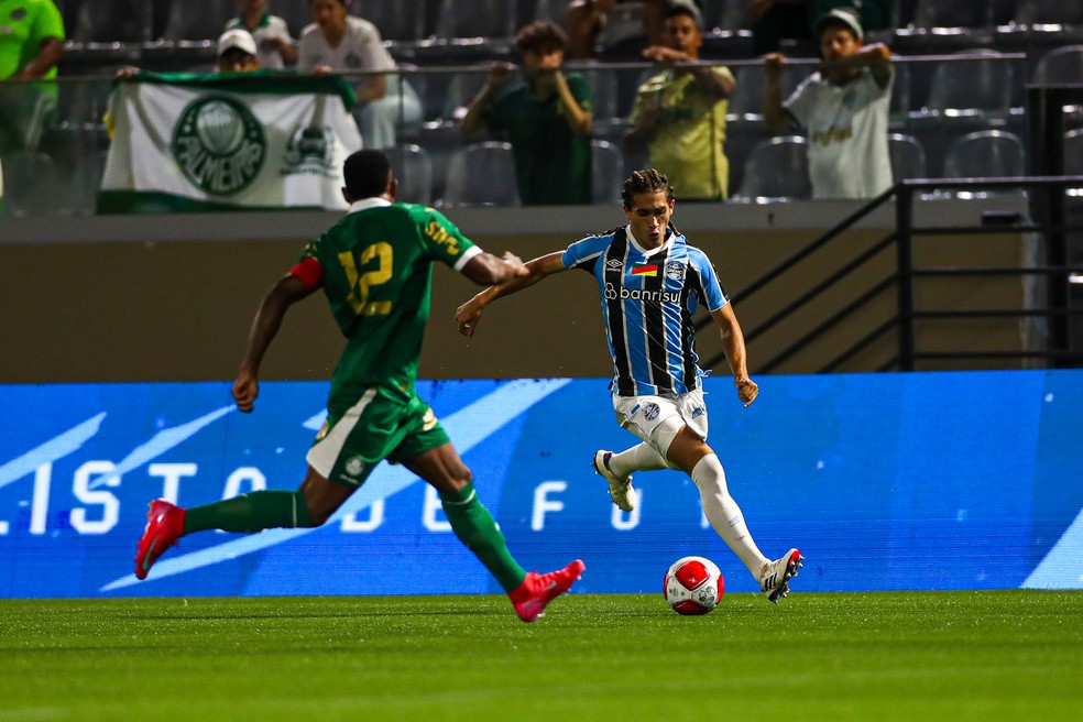 Pedro Gabriel em ação pelo Grêmio na Copinha — Foto: ANGELO PIERETTI/GRÊMIO FBPA