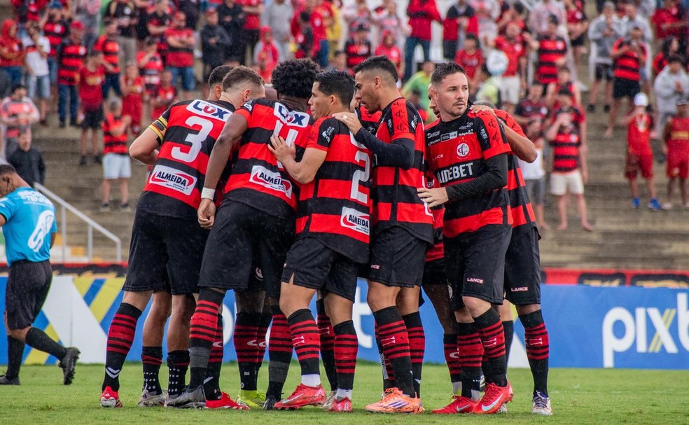 Campinense pode voltar às semifinais do Paraibano após 4 temporadas — Foto: Estefinho Francelino / Campinense