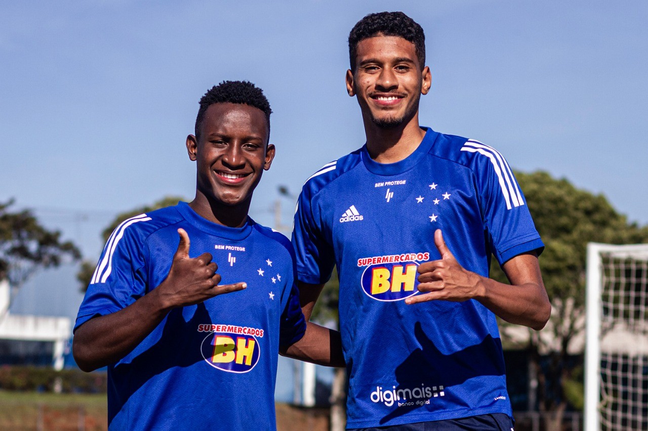 Adriano e Angulo testam negativo para Covid-19 e voltam aos ...