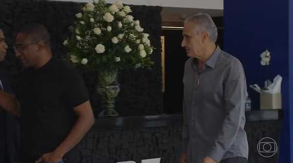 Na véspera da reapresentação do Flamengo, Tite vai ao velório de Zagallo