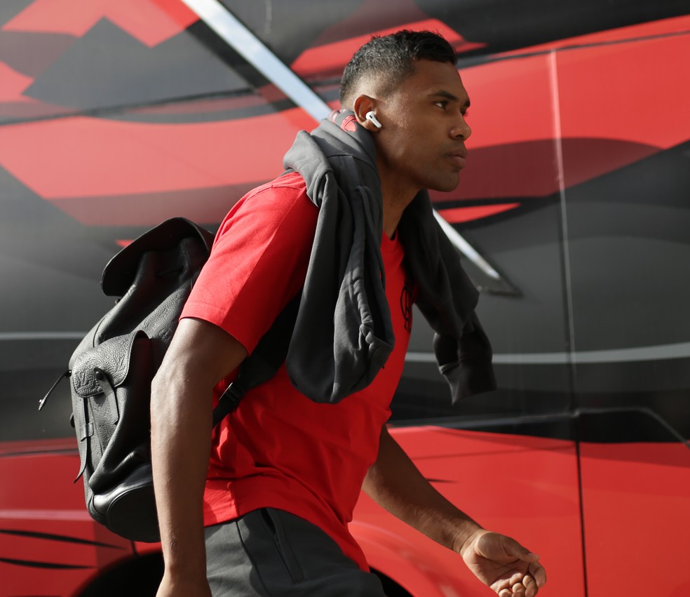 Alex Sandro antes de Flamengo x So Paulo  Foto: Gilvan de Souza/CRF