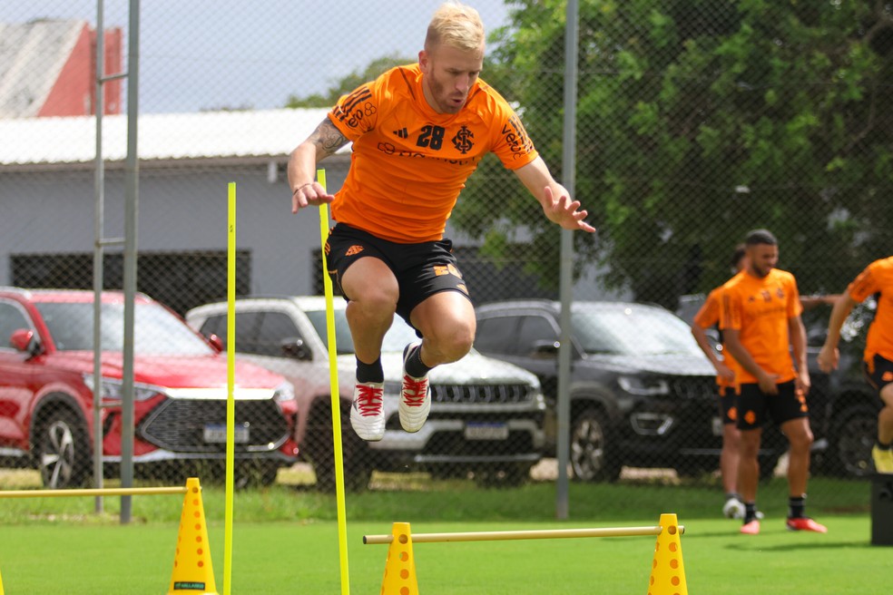 Pedro Henrique vinha treinando normalmente no Internacional  — Foto: Ricardo Duarte/Divulgação, Internacional