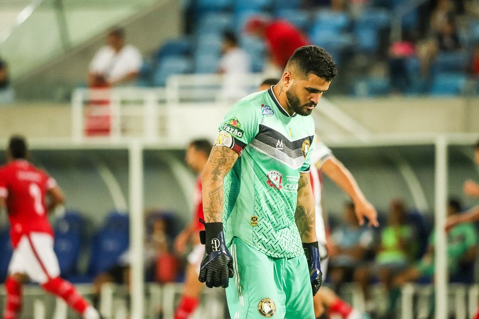 Globo FC, do goleiro Evandrízio, é goleado pelo América-RN — Foto: Alexandre Lago
