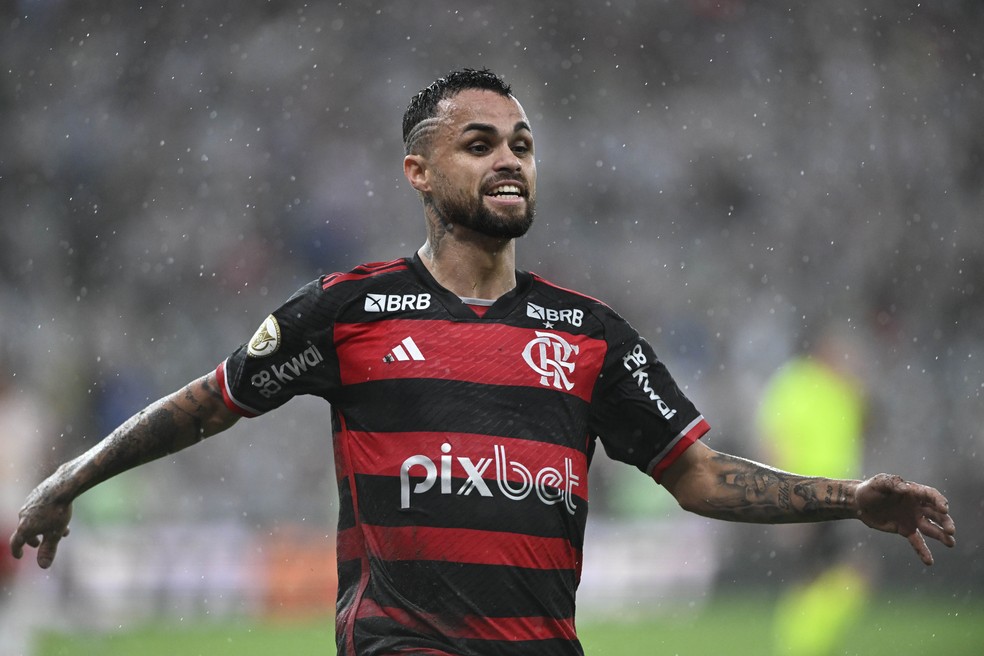 Michael comemora o gol na volta ao Flamengo, contra o Bragantino — Foto: André Durão