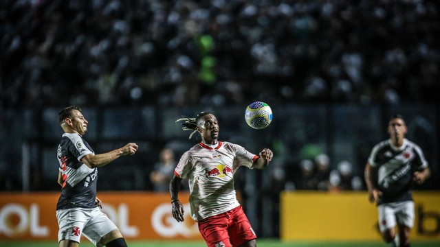 Lincoln em Vasco e Red Bull Bragantino: o camisa 10 cruzou para o empate no final da partida