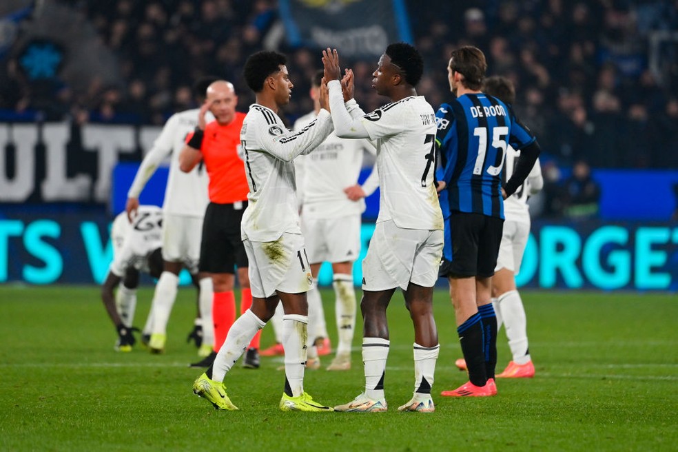 Rodrygo e Vini Jr. na vitória do Real Madrid sobre a Atalanta, na Champions League — Foto: Stefano Guidi/Getty Images