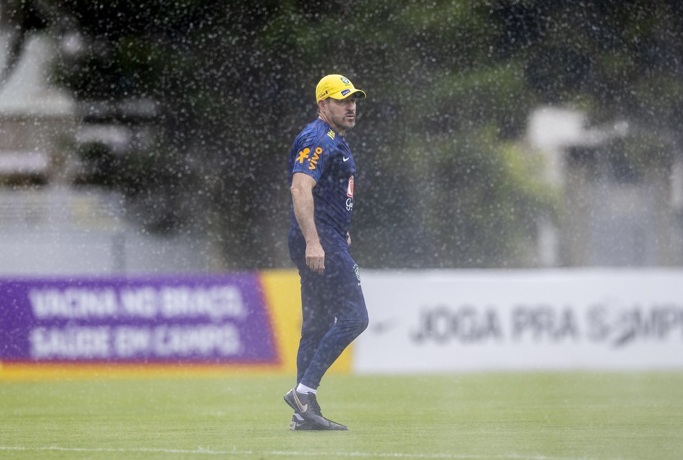 Ramon Menezes prepara seleção olímpica para jogo-treino contra o Boavista — Foto: Joilson Marconne / CBF