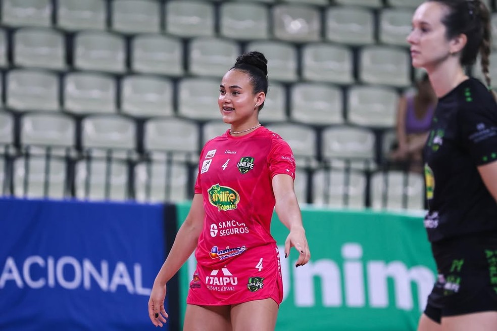 Anielly Fernandes, atleta do Maringá, com a camisa 4 — Foto: Eduardo Maroldi