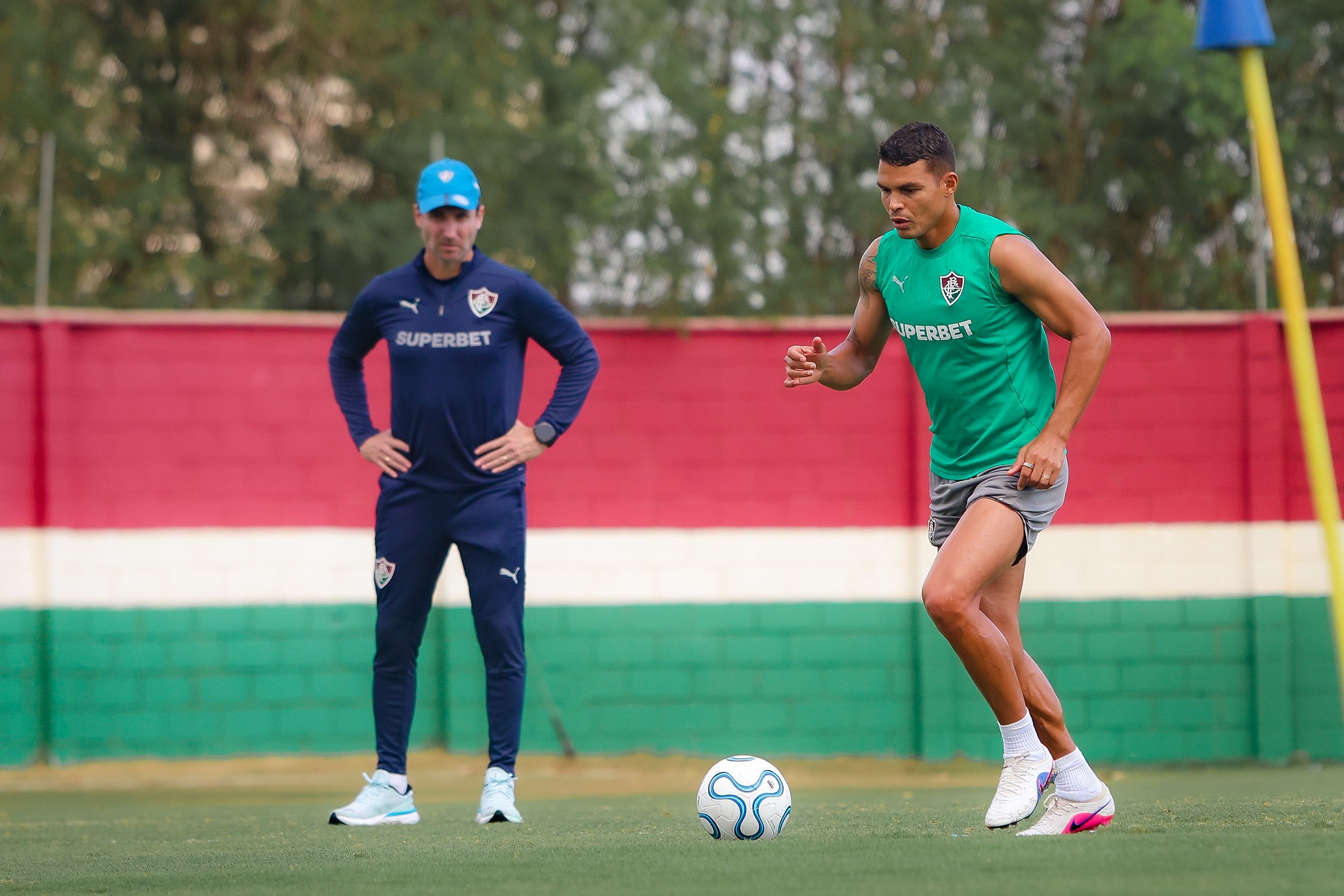 Thiago Silva treina no Fluminense e pode encarar o Atlético-MG