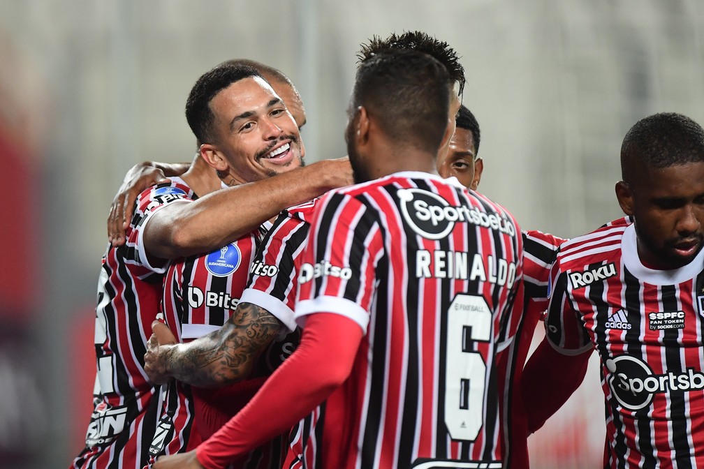 ANÁLISE: São Paulo conta com 'sorte' em vitória contra o Sport