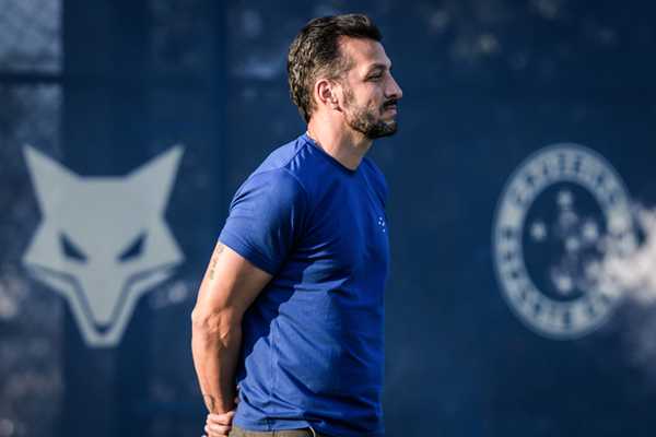 Edu Dracena encaminha saída do Cruzeiro e chefe de scout deixa clube