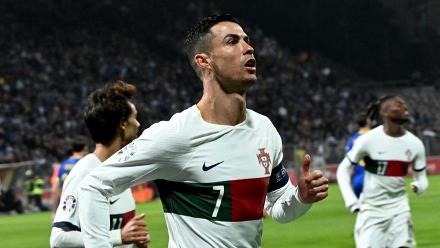 Portugal 3 x 0 Bósnia  Eliminatórias da Eurocopa: melhores momentos