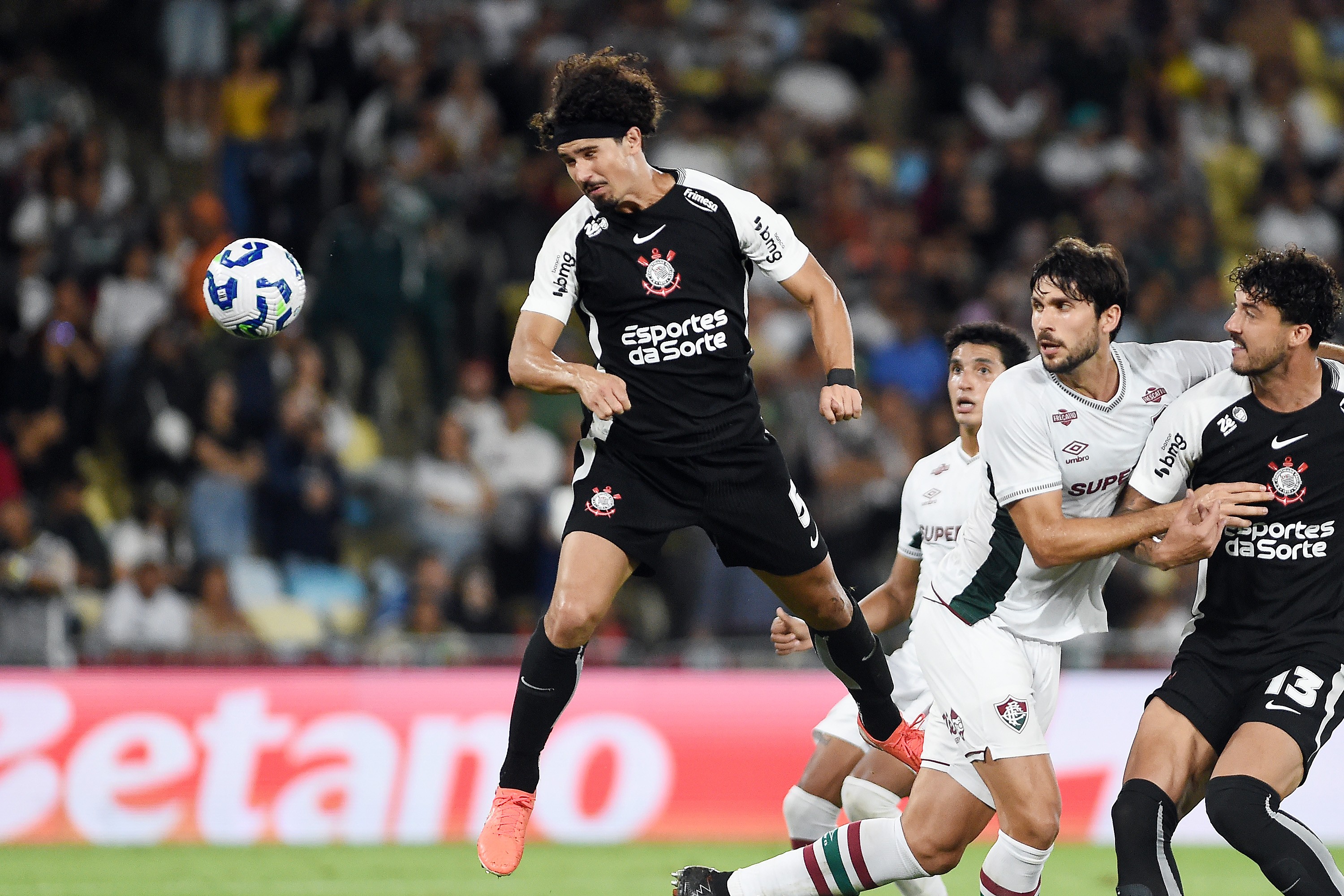Corinthians: solidez defensiva mesmo com improvisações de Dorival Júnior
