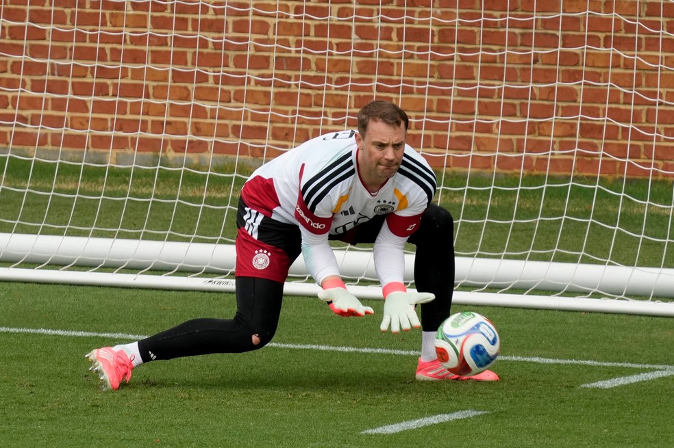 Manuel Neuer em ação — Copa do Mundo hoje
