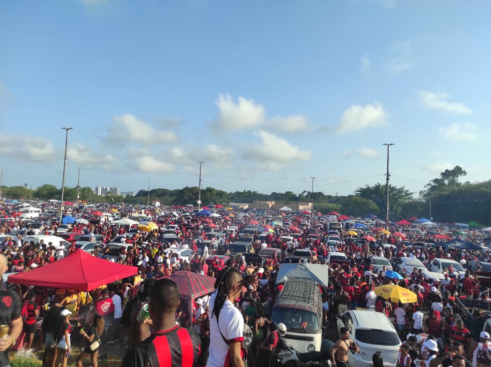 Estacionamento gratuito para sócios do Bahia em dia de jogo em