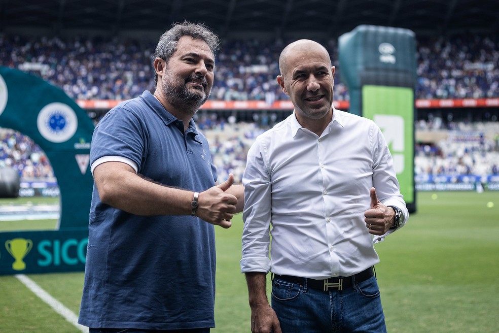 Alexandre Mattos e Leonardo Jardim antes de jogo do Cruzeiro — Foto: Gustavo Aleixo/Cruzeiro