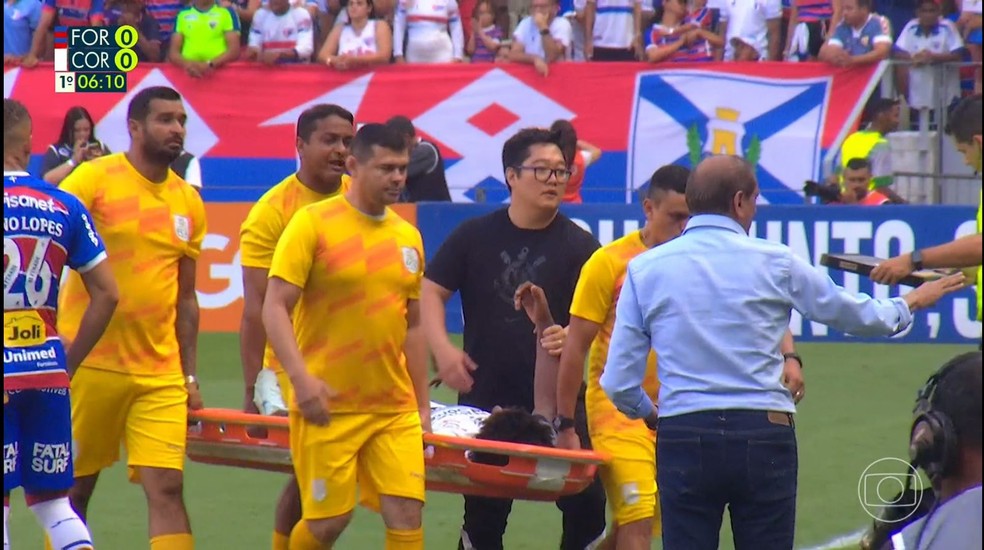 Talles Magno é substituído no Corinthians após machucar o ombro — Foto: Reprodução