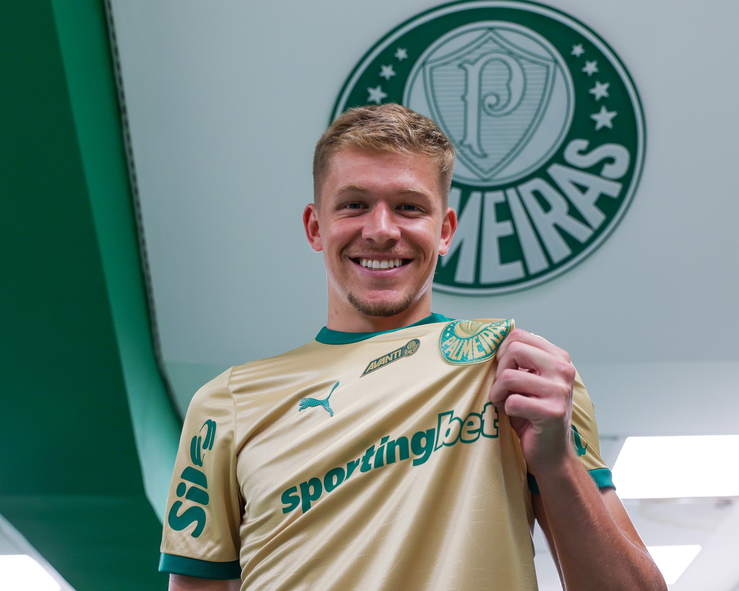Palmeiras anuncia a contratação de Bruno Fuchs; veja detalhes