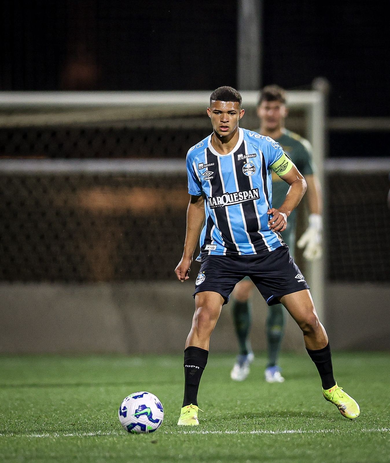 Grêmio conta com zagueiro do time profissional para semi do Brasileiro Sub-17.