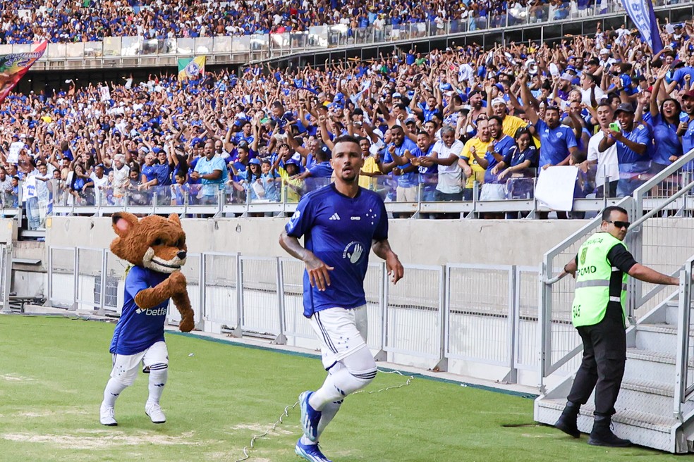 Zé Ivaldo comemora em Cruzeiro x Uberlândia — Foto: Agif