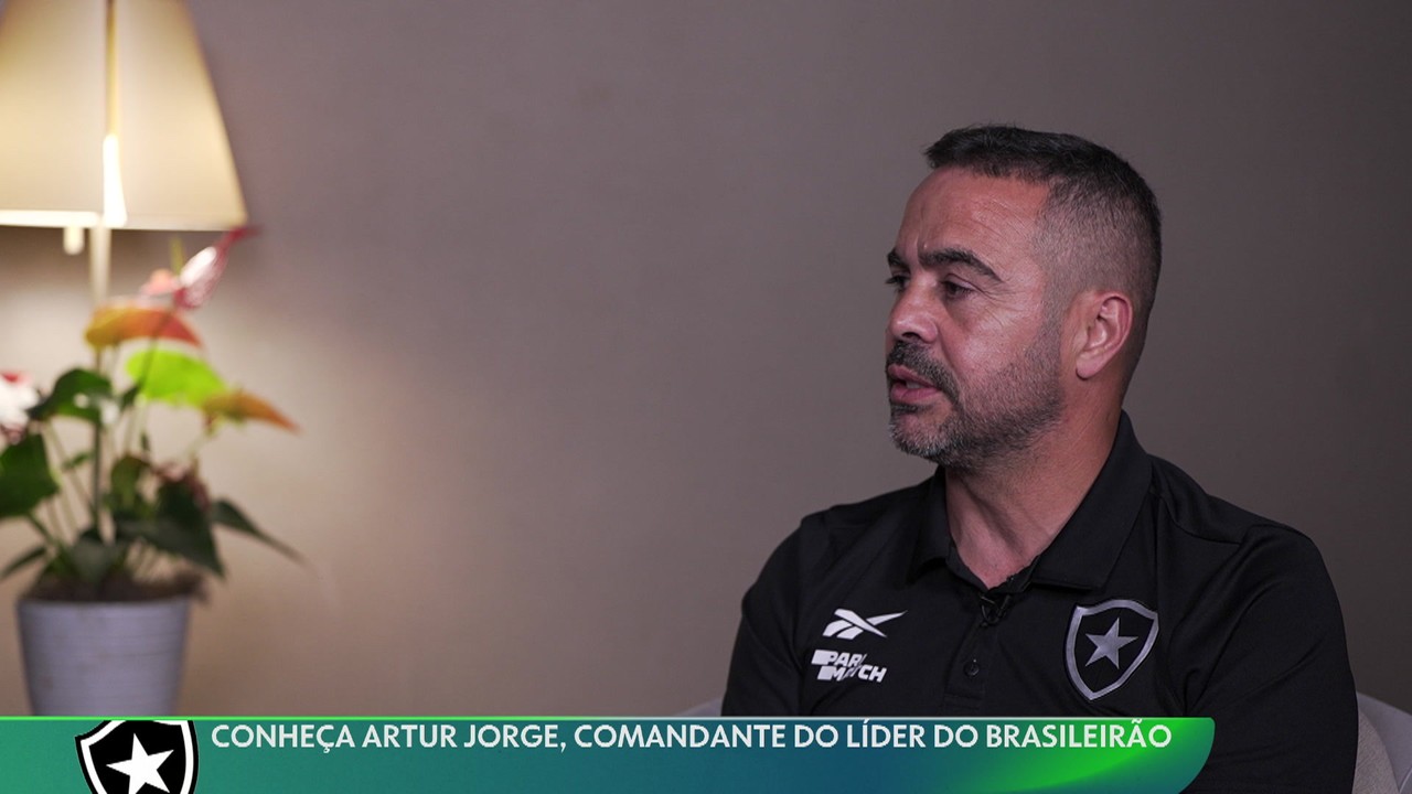 Conheça Artur Jorge, comandante do líder do Brasileirão