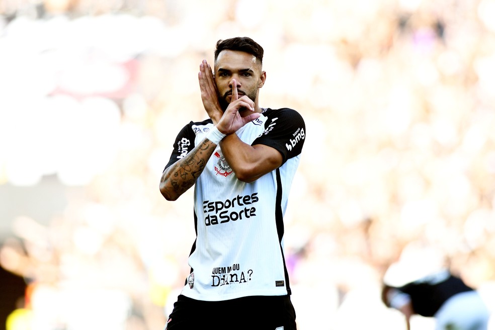 Raniele comemora gol do Corinthians contra o Botafogo &mdash; Foto: Marcos Ribolli