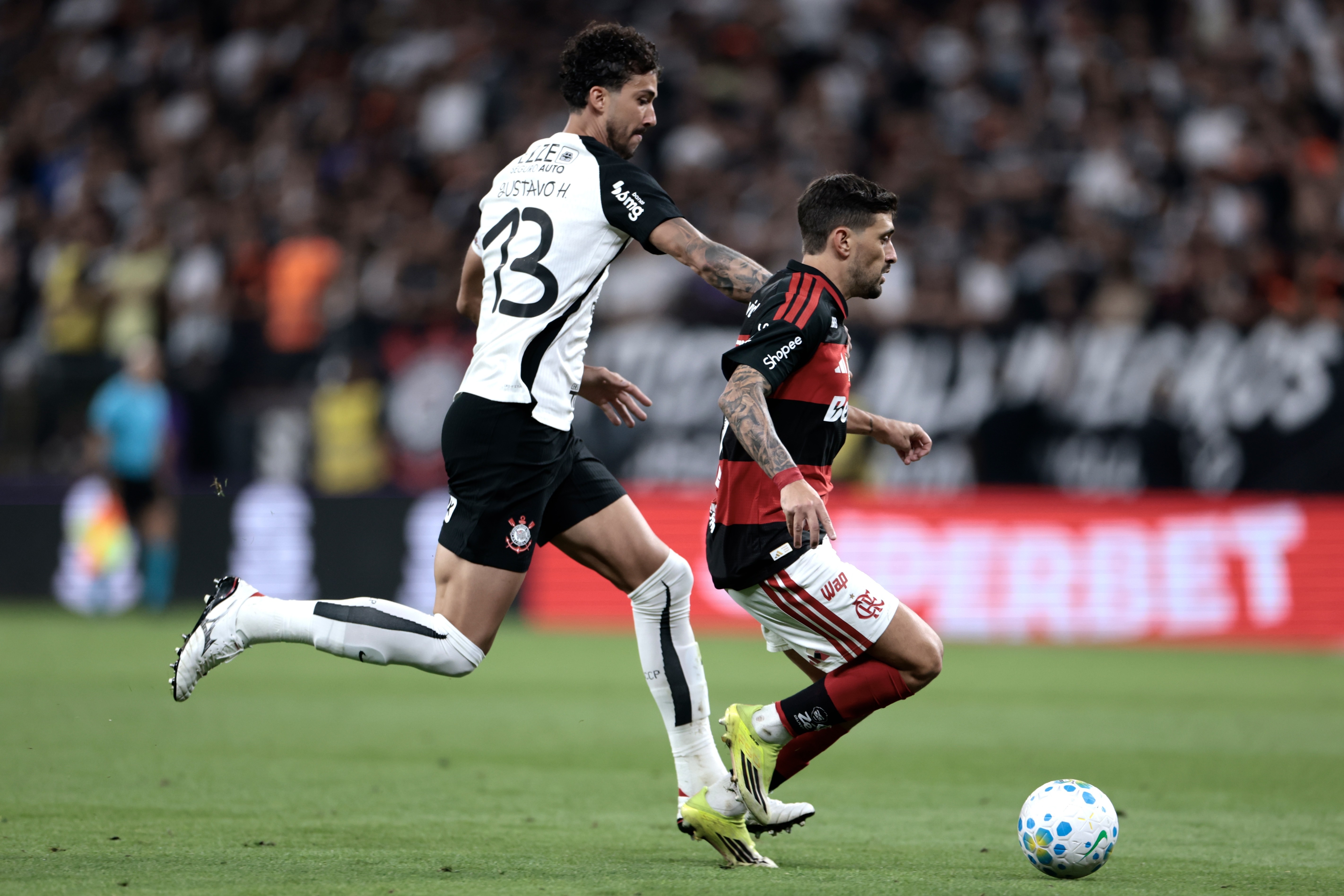 Gustavo Henrique critica arbitragem e exige evolução do Corinthians após sequência negativa