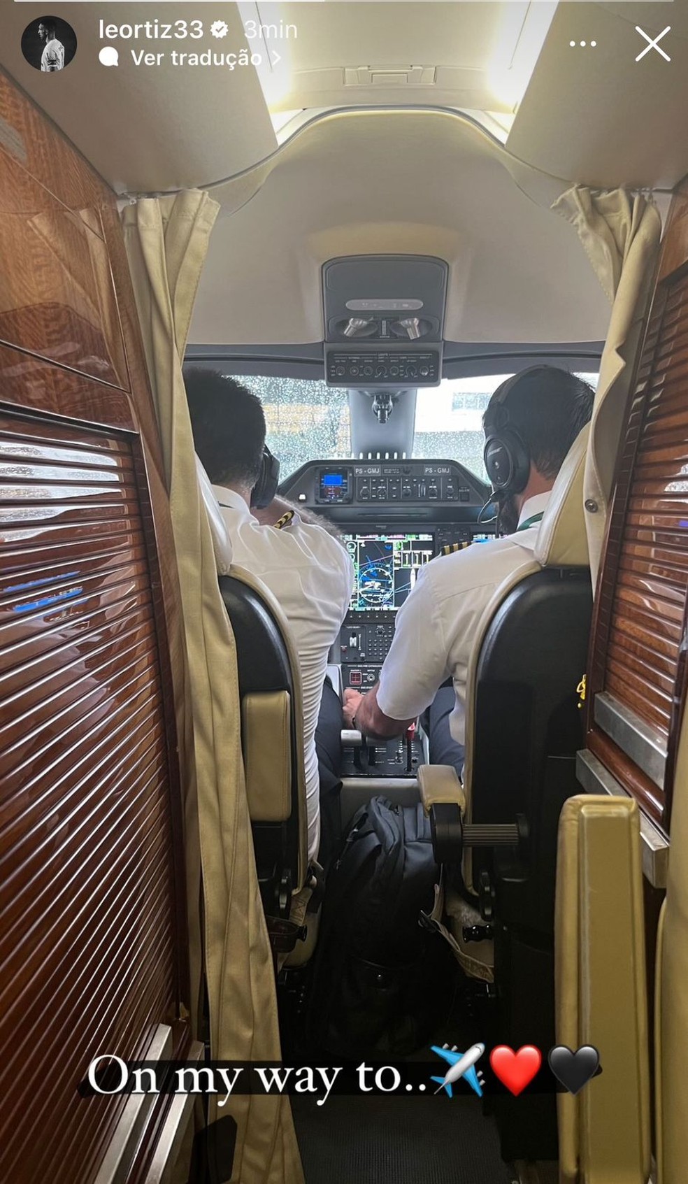 Publicação de Léo Ortiz com corações com as cores do Flamengo