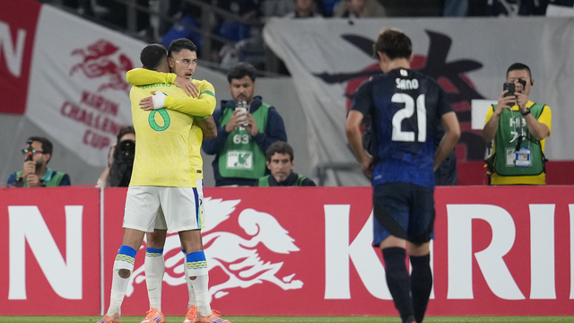 Gabriel Martinelli comemora segundo gol do Brasil