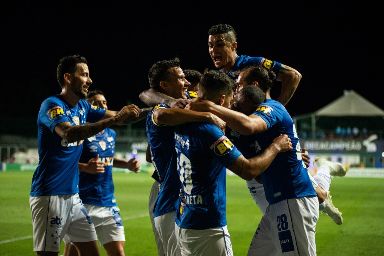 Cruzeiro busca quebrar jejum de vitórias em casa sobre a Chapecoense após quase uma década