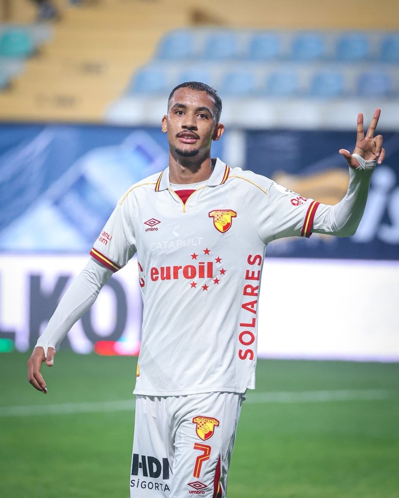 André Henrique marca três vezes em goleada do Goztepe no futebol turco
