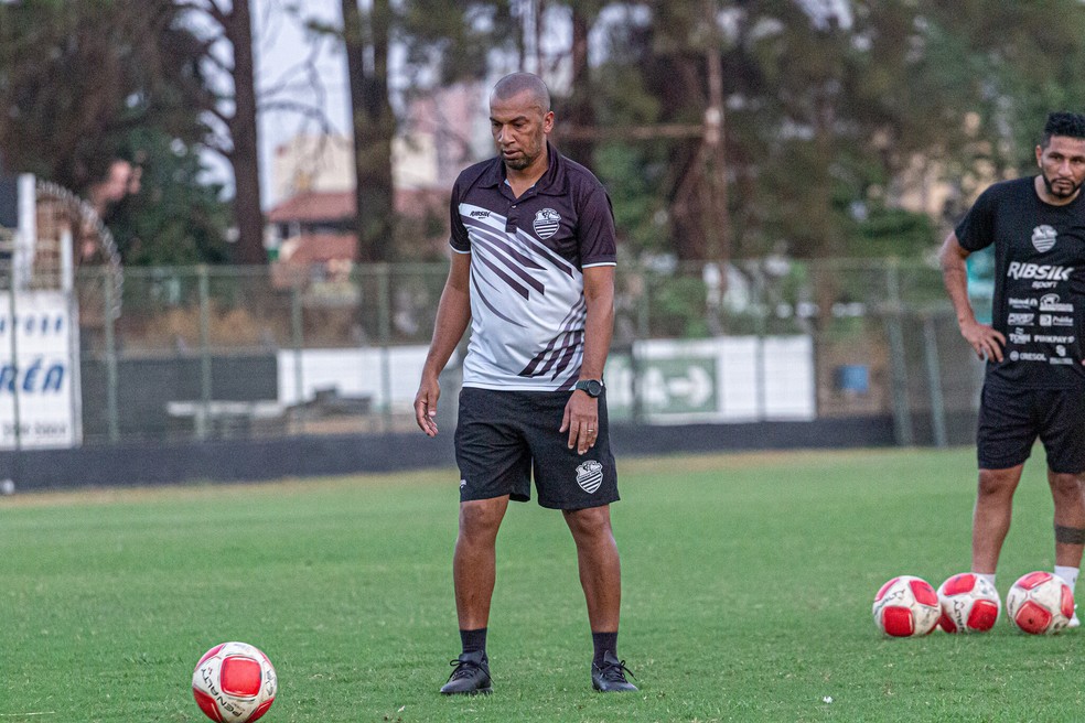 Comercial aguarda permanência de Renato Peixe para iniciar renovações de  atletas | comercial-sp | ge