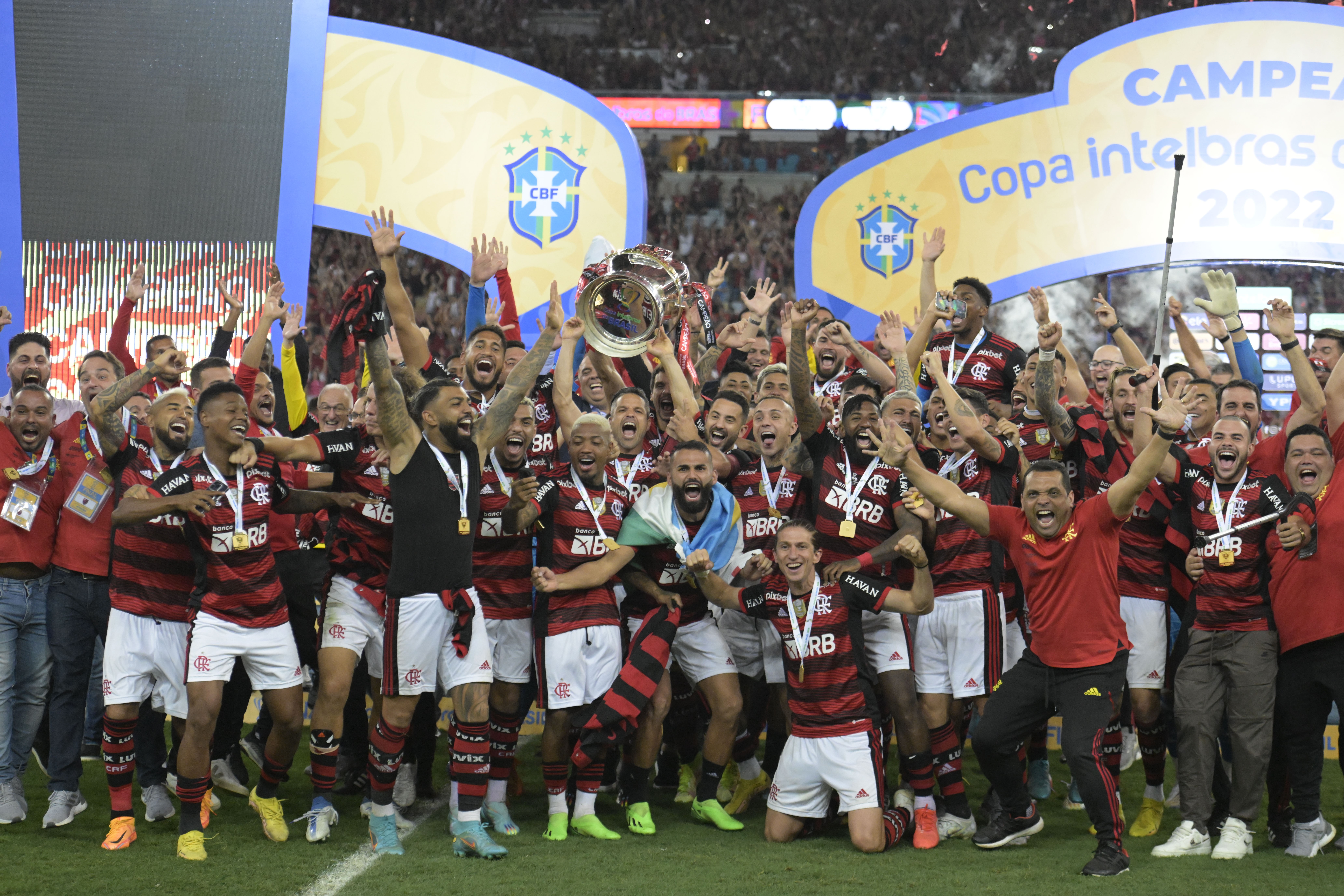 Retrospecto de Flamengo x Corinthians no Maracanã: Títulos, goleadas e show de BH.