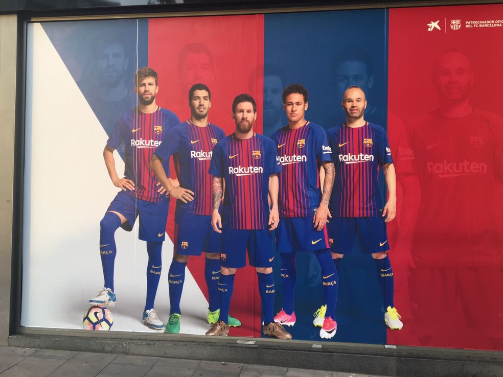 Cartazes para promover jogos de futebol em um bar