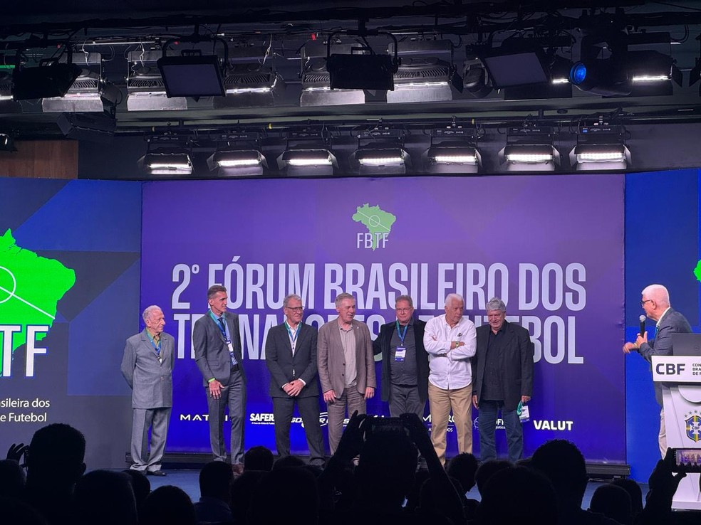 Treinadores homenageados em evento da CBF.