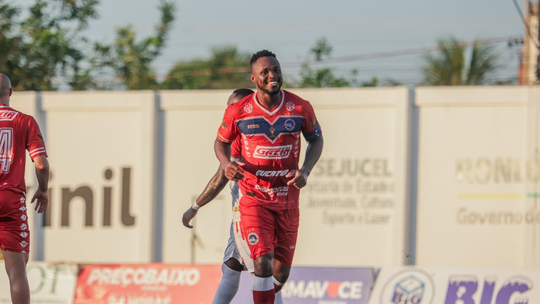 "Juntos somos mais fortes", afirma Maurício Leal, zagueiro ídolo que brilhoucuiaba fc x avai palpitegoleada do Porto Velho 