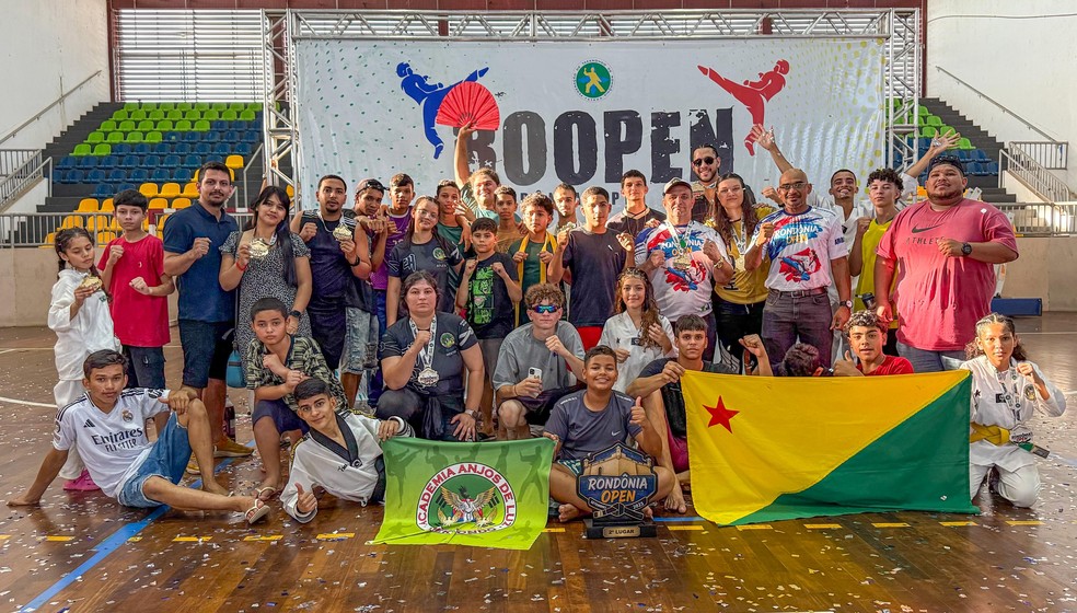 Academia Anjos de Luz, vice-campeã por equipes no Rondônia Open de Taekwondo — Foto: Divulgação/Academia Anjos de Luz