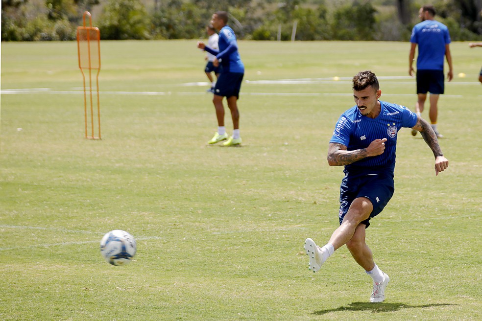 Gabriel Noga se despede do Atlético-GO e viaja para acertar com o Bahia, futebol