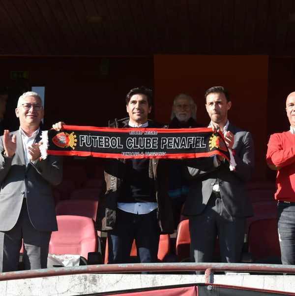 Abel Ferreira Visita Clube de Origem em Portugal e Recebe Homenagem
