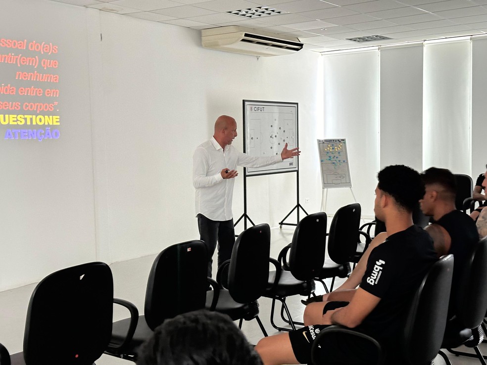 Elenco do Corinthians teve palestra sobre doping — Foto: Olavo Guerra/Agência Corinthians