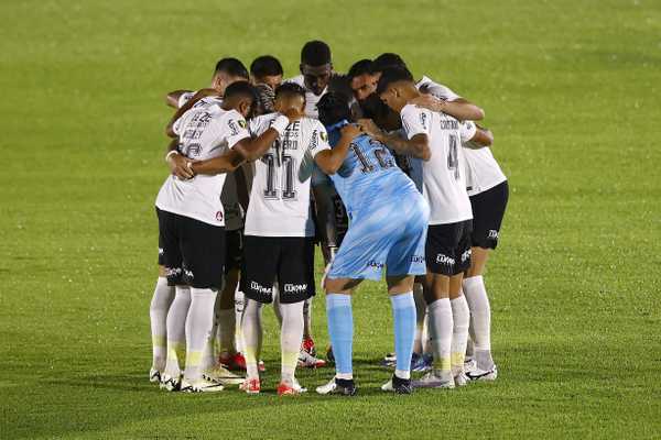 Corinthians enfrenta sequência extenuante de jogos sem descanso para seus jogadores.
