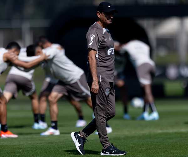 Corinthians inicia preparação para enfrentar Fortaleza após classificação na Copa do Brasil.