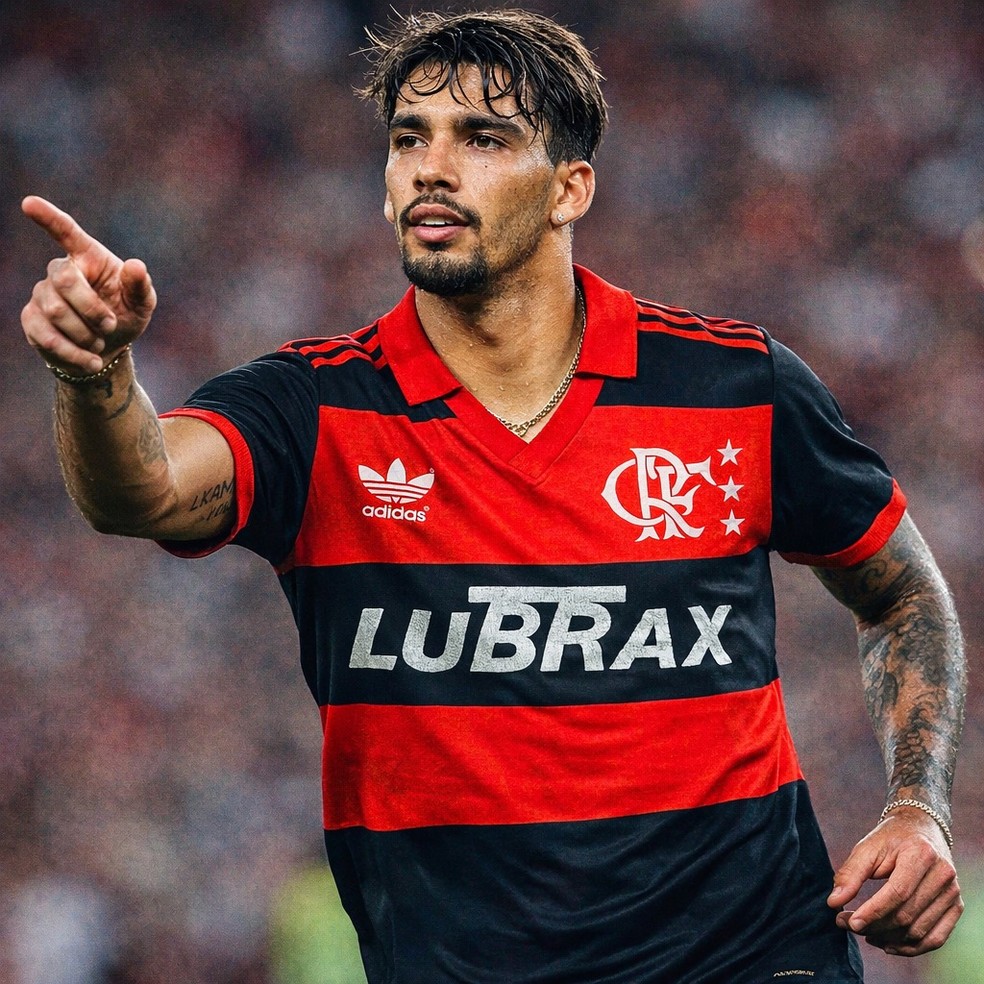 Lucas Paquetá usando uniforme do Flamengo de 1992, em montagem feita por IA — Foto: Montagem, IA