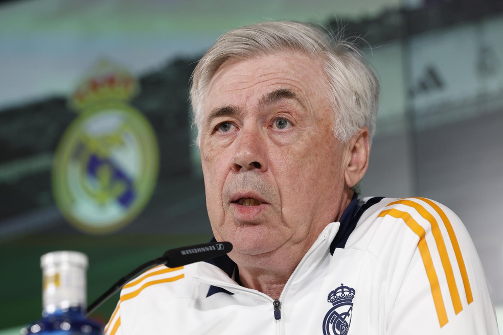 Ancelotti voltou a dizer que conversará com o Real Madrid só ao fim da temporada — Foto: Efe