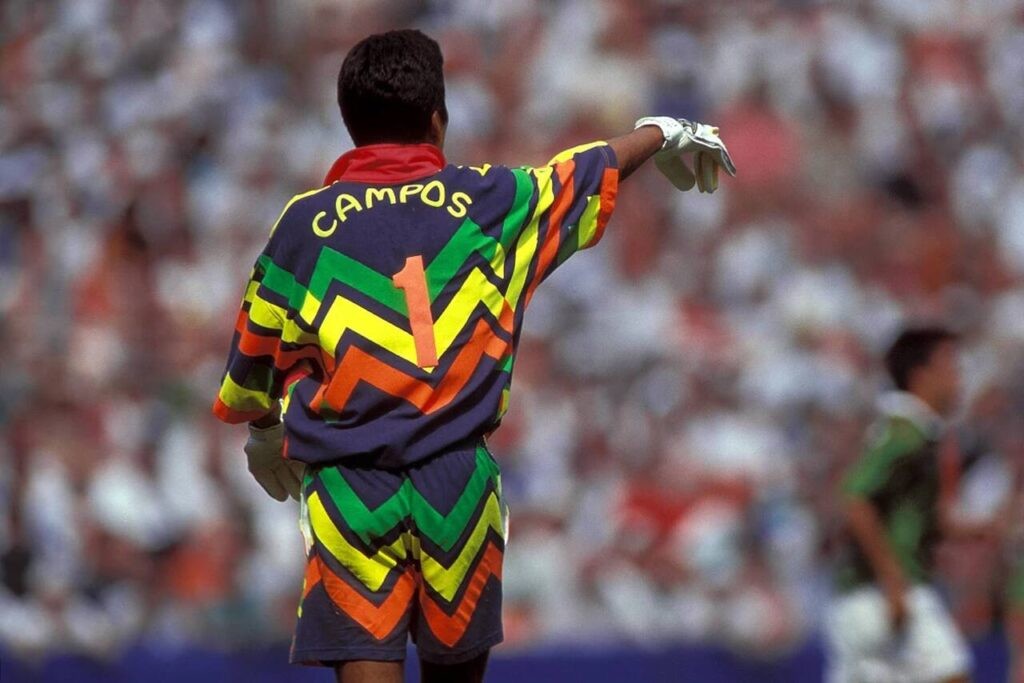 Veja camisas extravagantes dos goleiros em Copas dos anos 90 que marcaram os mundiais