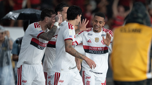 Vasco leva goleada do Flamengo que abre vantagem na liderança do Brasileirão